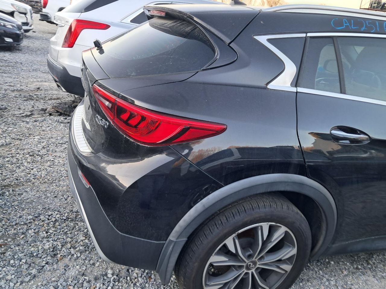 QX30 2018 Glove Box 4898630