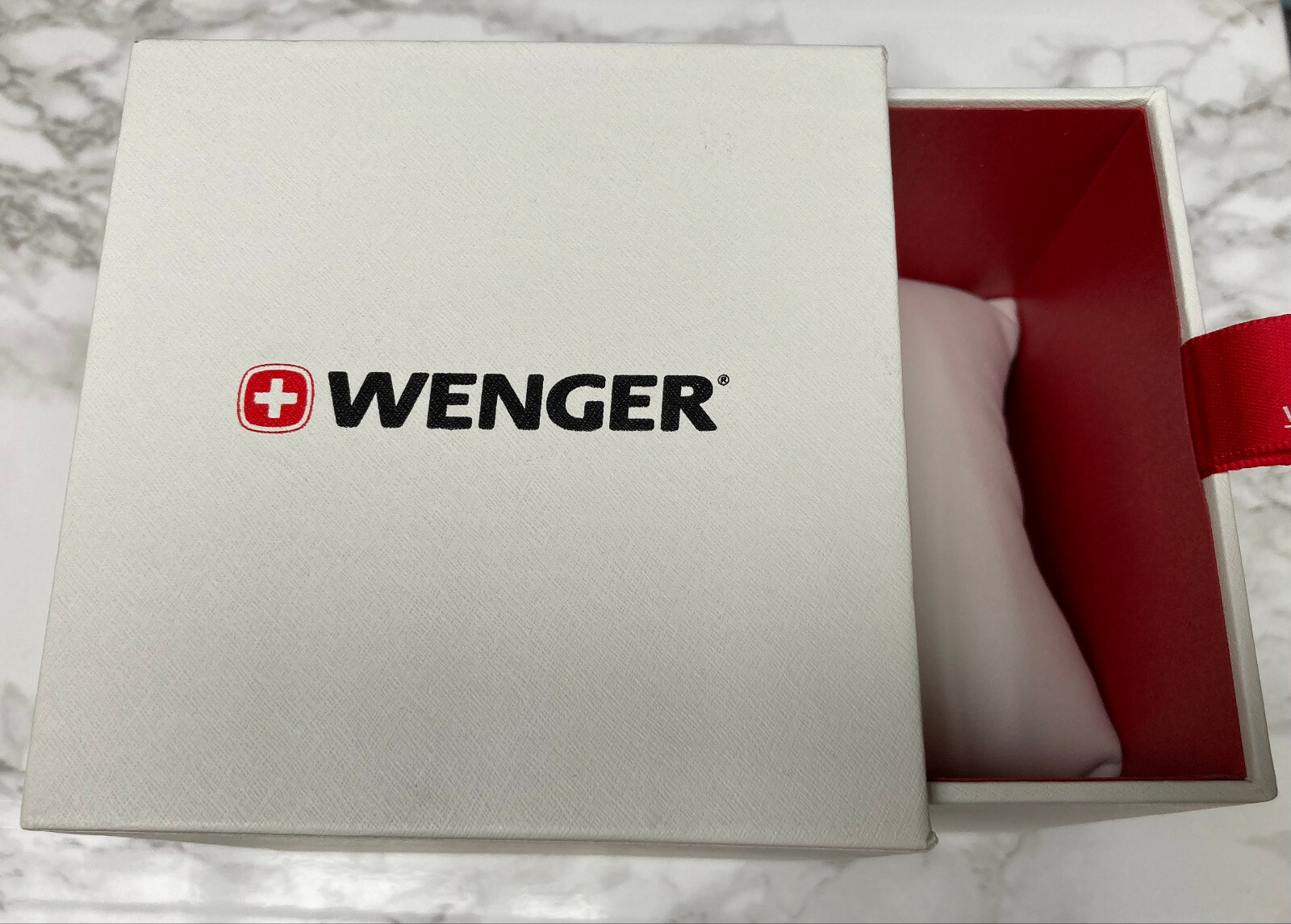 **WENGER DISPLAY PRESENTATION STORAGE BOX EMPTY WHITE & RED NEW WITH DEFECTS**