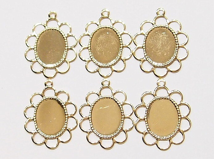 20 - 10x8mm Vintage Gold w/Flower Outline Oval Earrings/Charms Pendant Settings