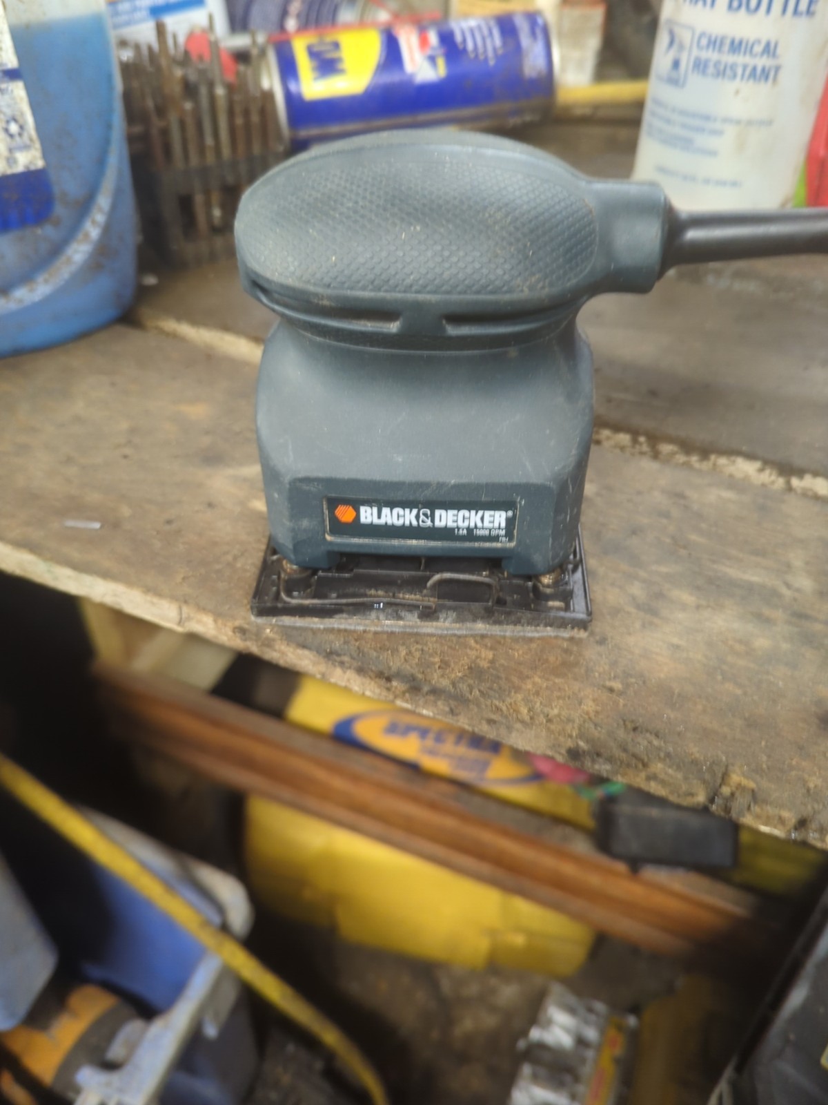 BLACK & DECKER #7441 QUICK FINISH, 1/4 SHEET FINISHING SANDER Tested