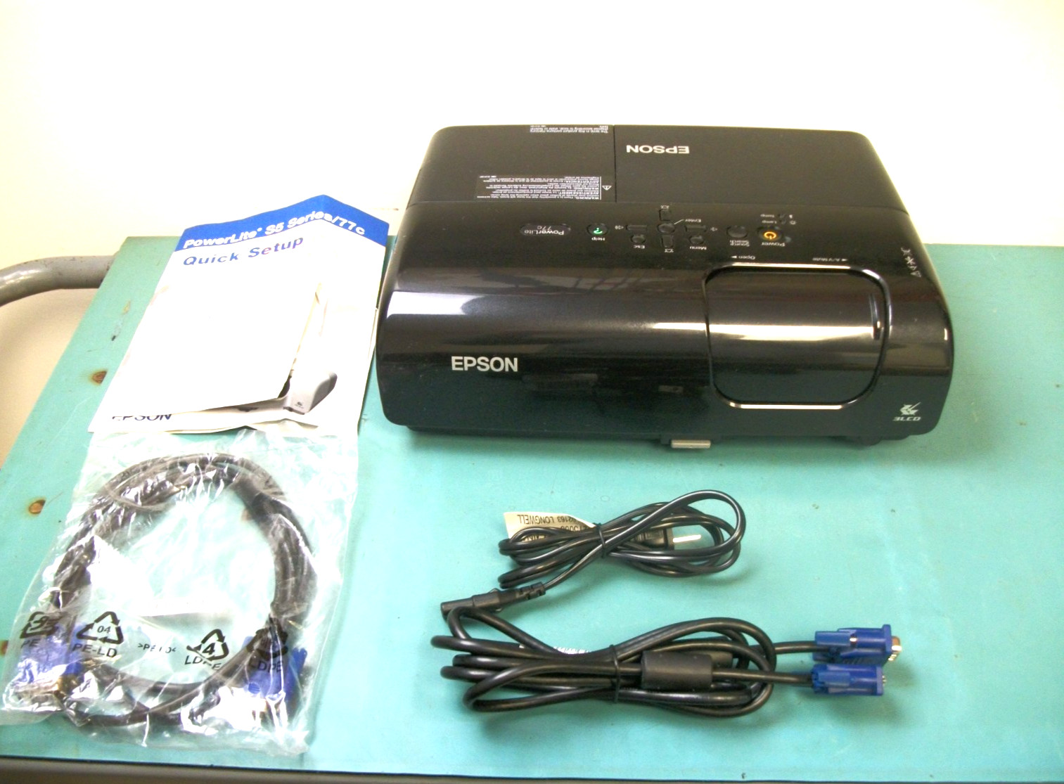 EPSON EMP-X5 PowerLite 77C LCD Presentation Projector w/Case & Cords Shown