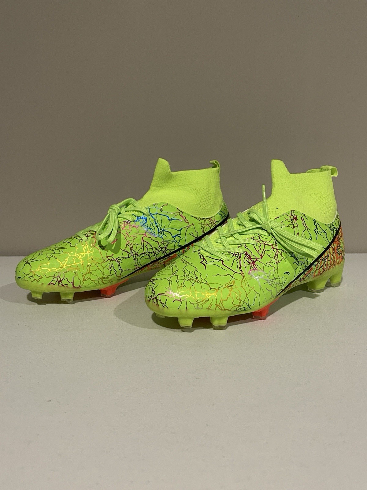 Men's Light Green Cleats- Size 6- High-Top Athletic Football  Or Soccer Shoes