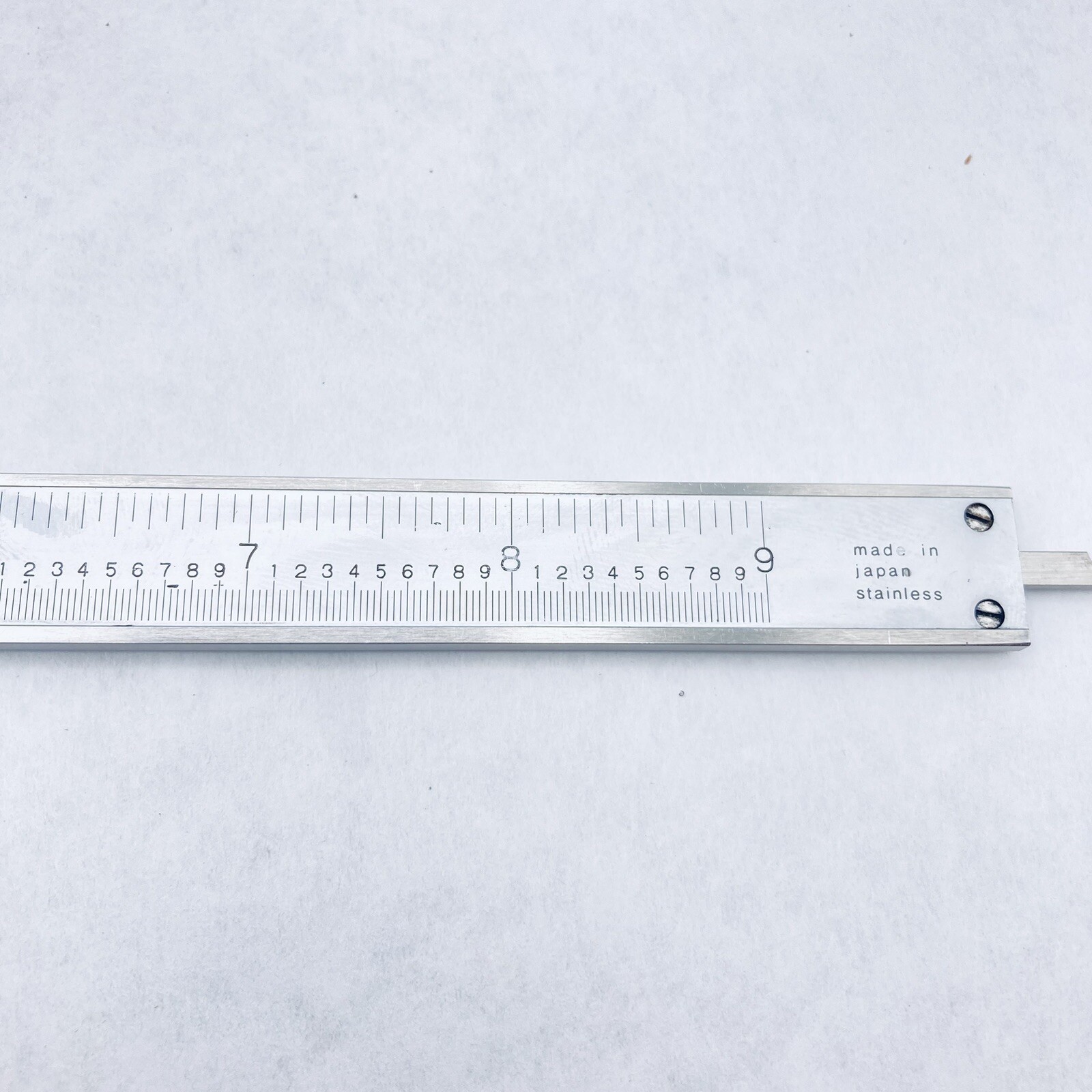 MITUTOYO 532-105 Precision Vernier Caliper with Fine Adjustment 0-7" & Case