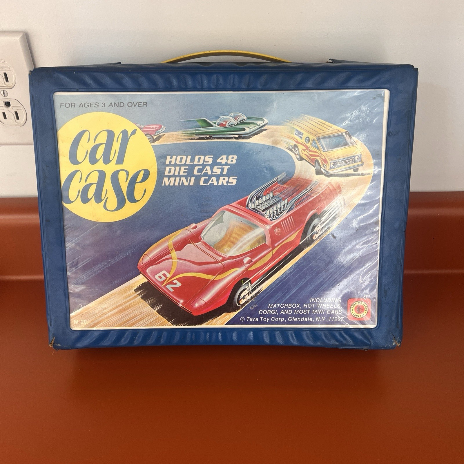 Vintage Tara Toy Blue Collectors Car Case Holds 24 Die Cast Cars w/ Racks