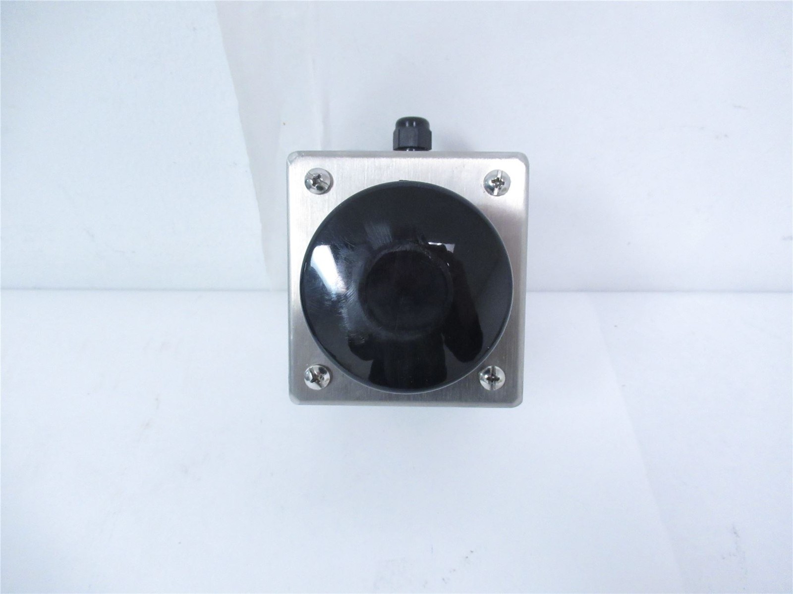 243855 New-No Box; Gainco 310562 Momentary Switch Pushbutton Assembly