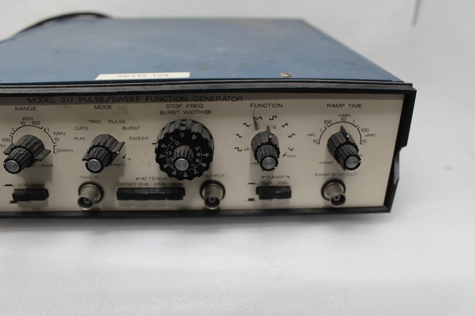 EXACT Electronics MODEL 14180 MULTIGENERATOR **TURNS ON / UNTESTED**