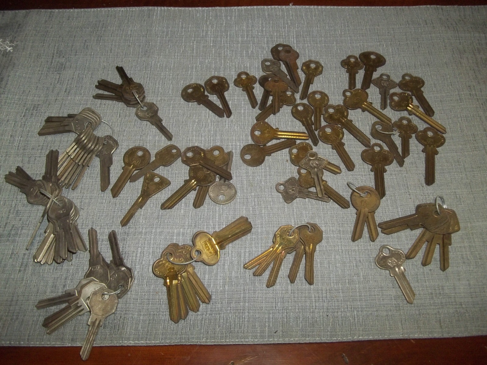 Lot of 100  vintage NOS Curtis KEY BLANKS WITH BULLDOG LOGO (LOT K)