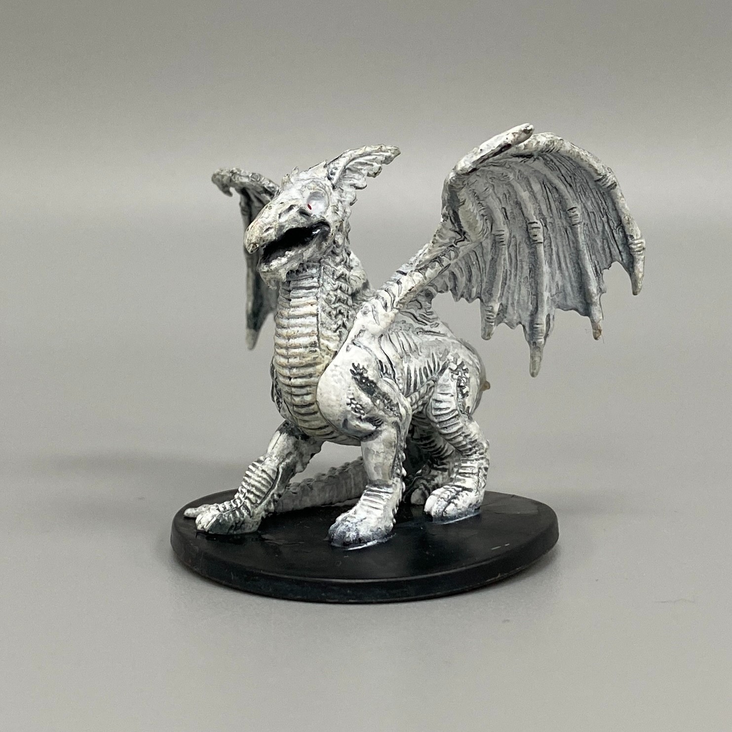 LARGE WHITE DRAGON 58/60 CE32 DUNGEONS & DRAGONS WAR DRUMS MINIATURE DDM MONSTER