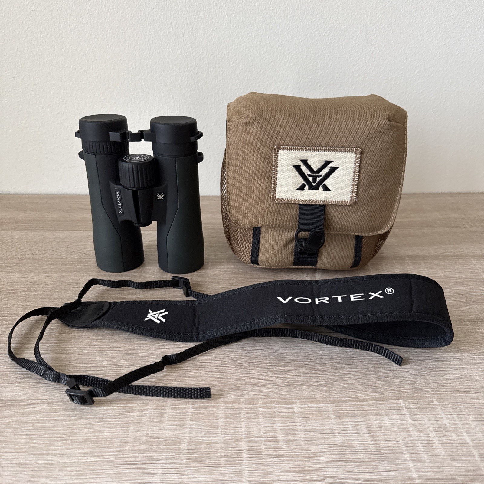 VORTEX CROSSFIRE HD 8X42 Binoculars w/ Case - Excellent