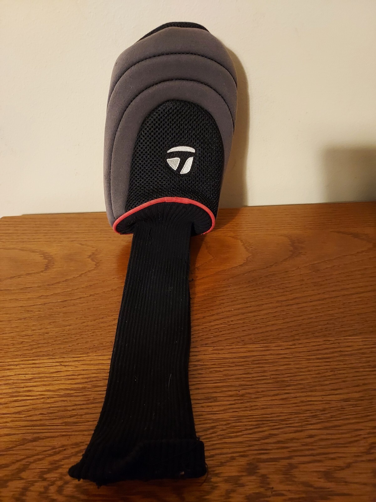 Taylor Made R300 Series Driver Head Cover. U