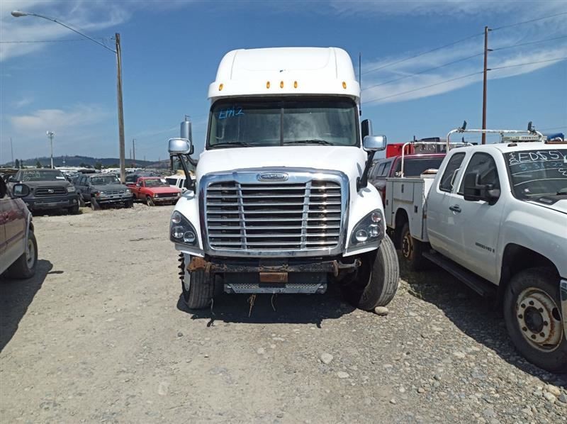 2012 Cascadia Left Lower Side Skirt, 22-68135-004 (9920802