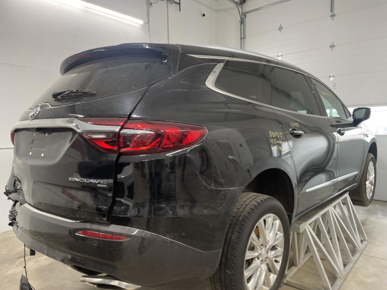 ENCLAVE 2018 Air Shutter 964498