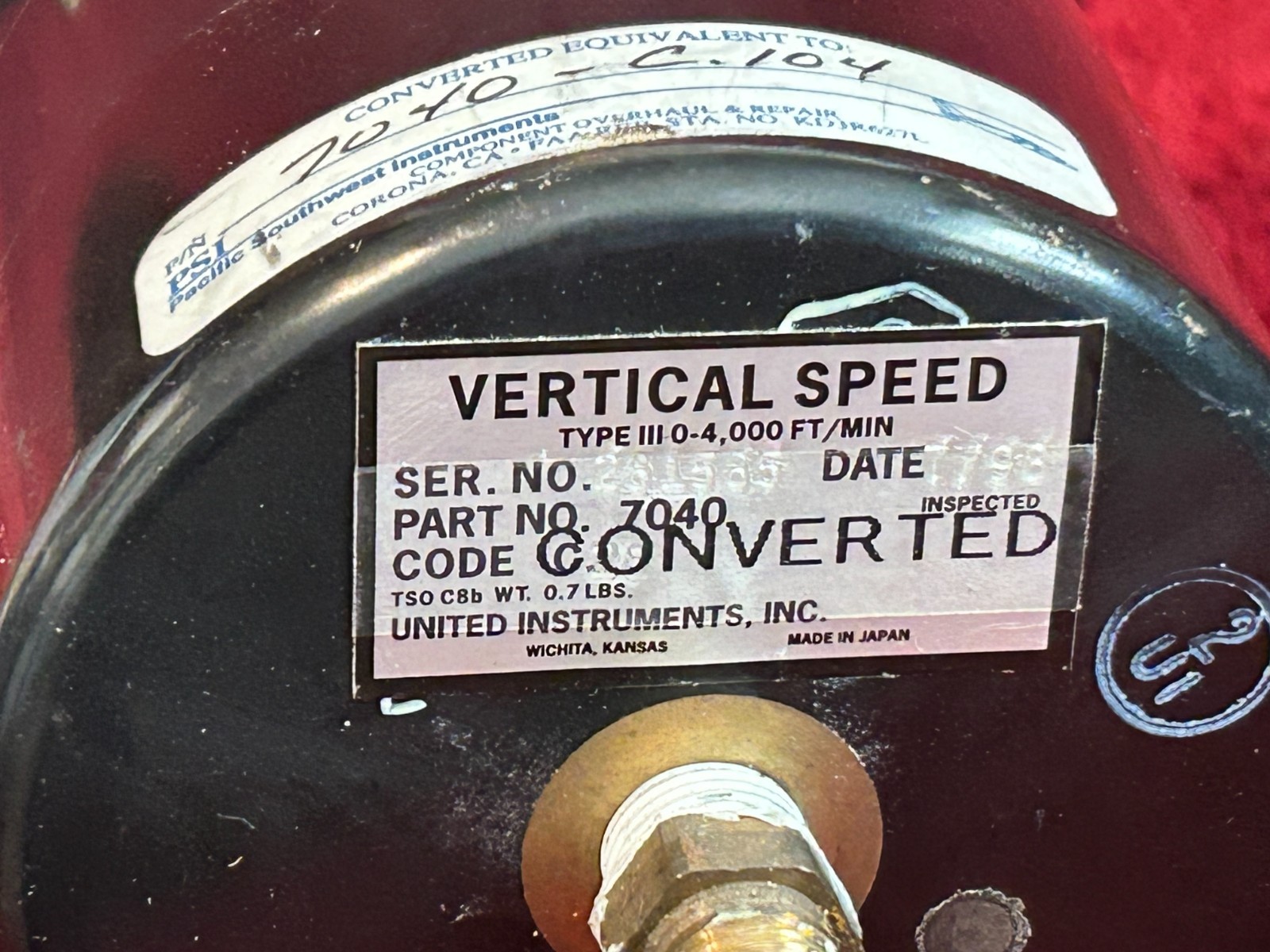 UNITED INSTRUMENTS LIGHTED VERTICAL SPEED INDICATOR P/N 7040-C104