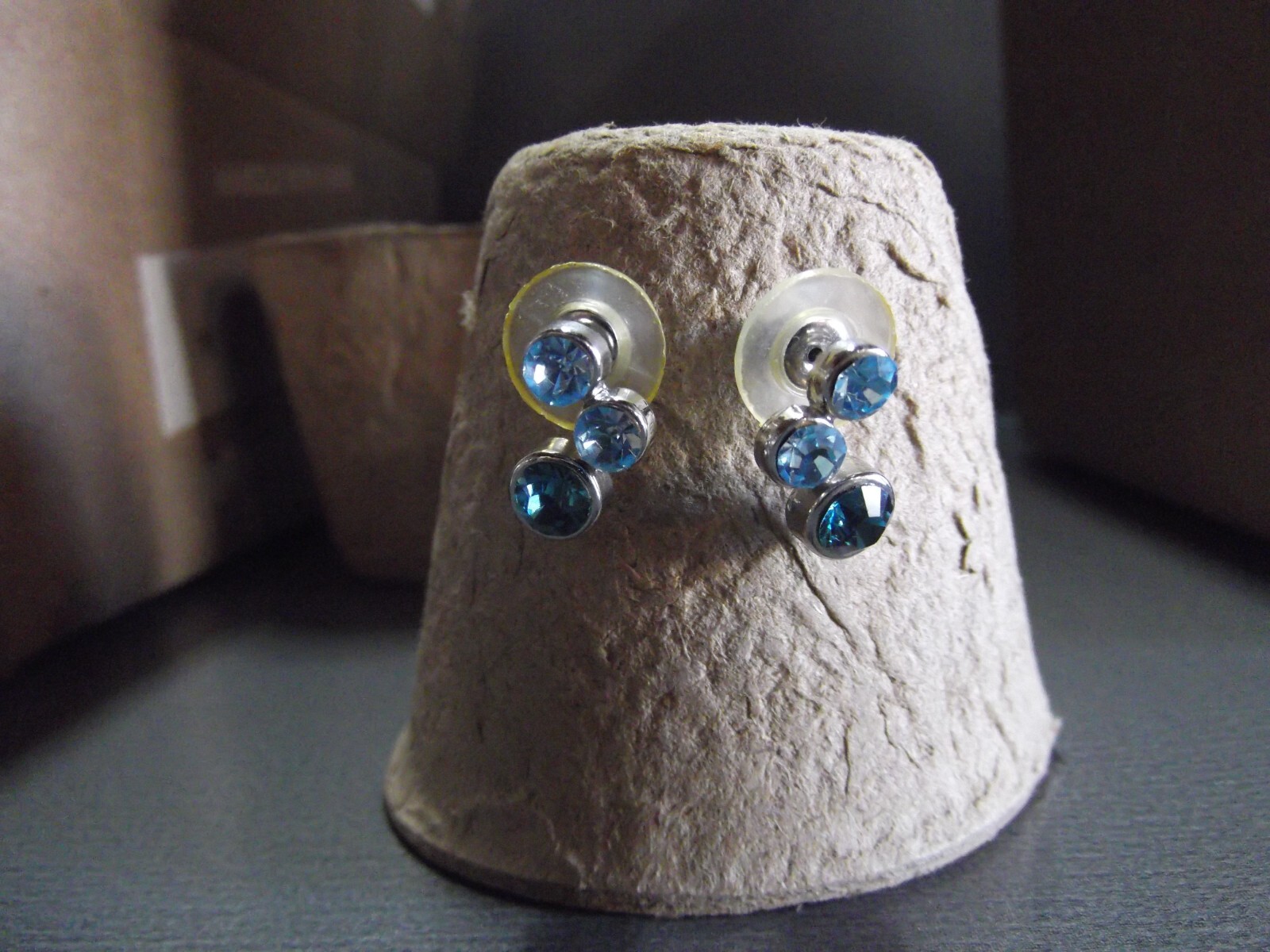 1 Pair Old .75 "in Blue Sparkly Glass Studs