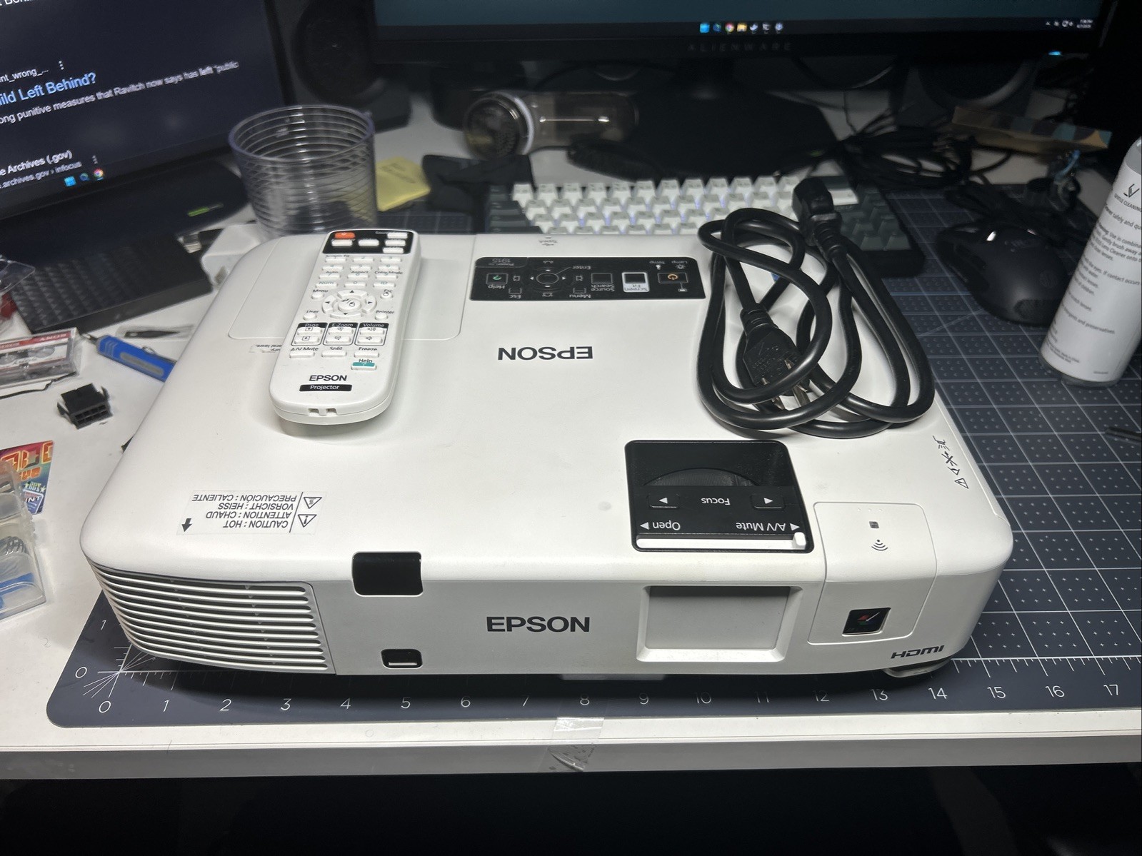 Epson PowerLite 1915 Projector TESTED comes with remote, Model H313A