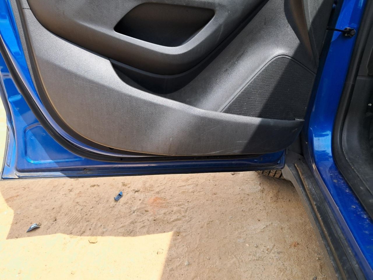 TRAX 2016 Glove Box 4768274