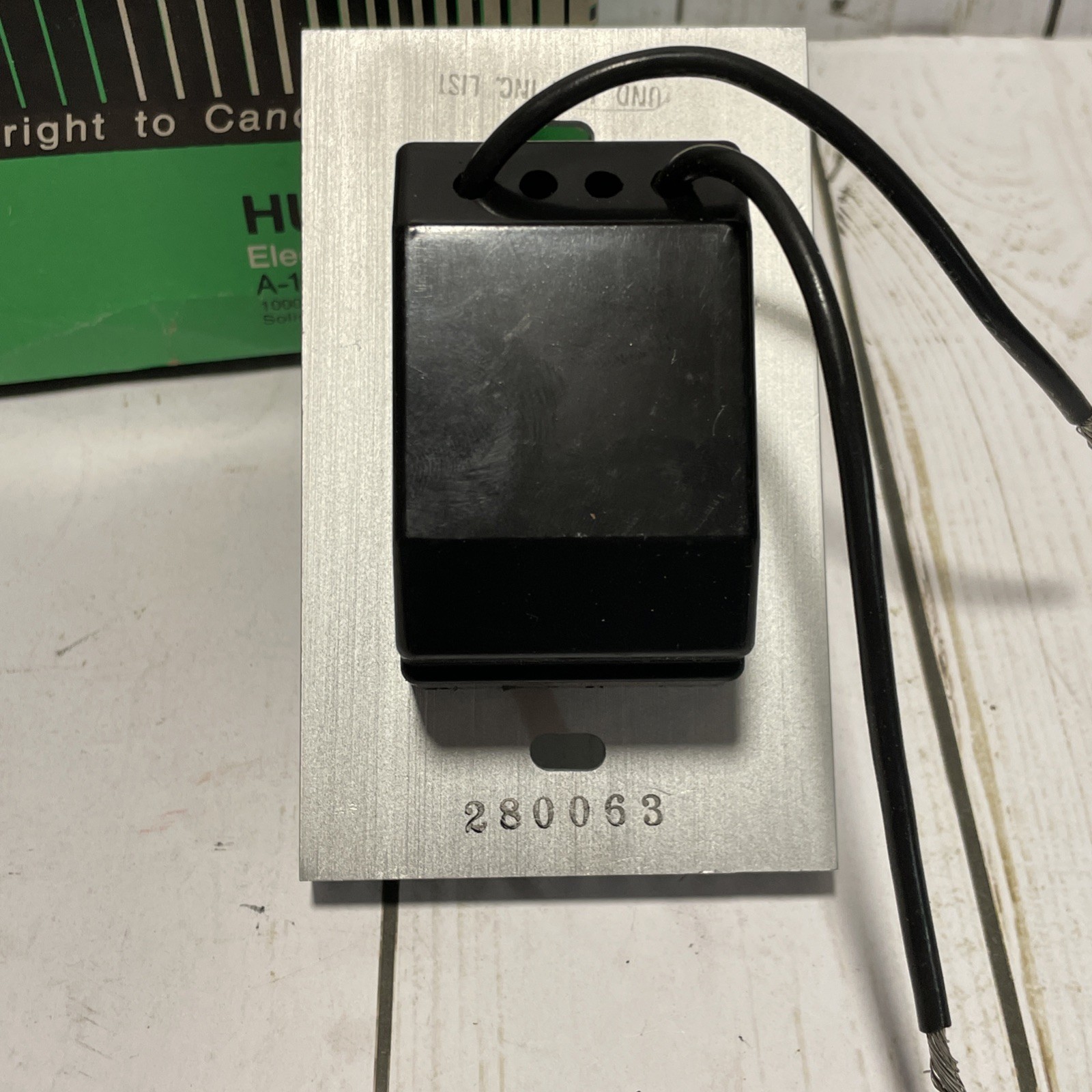 Electronic Dimmer Hunt A-1000. New Open Box. See Photos