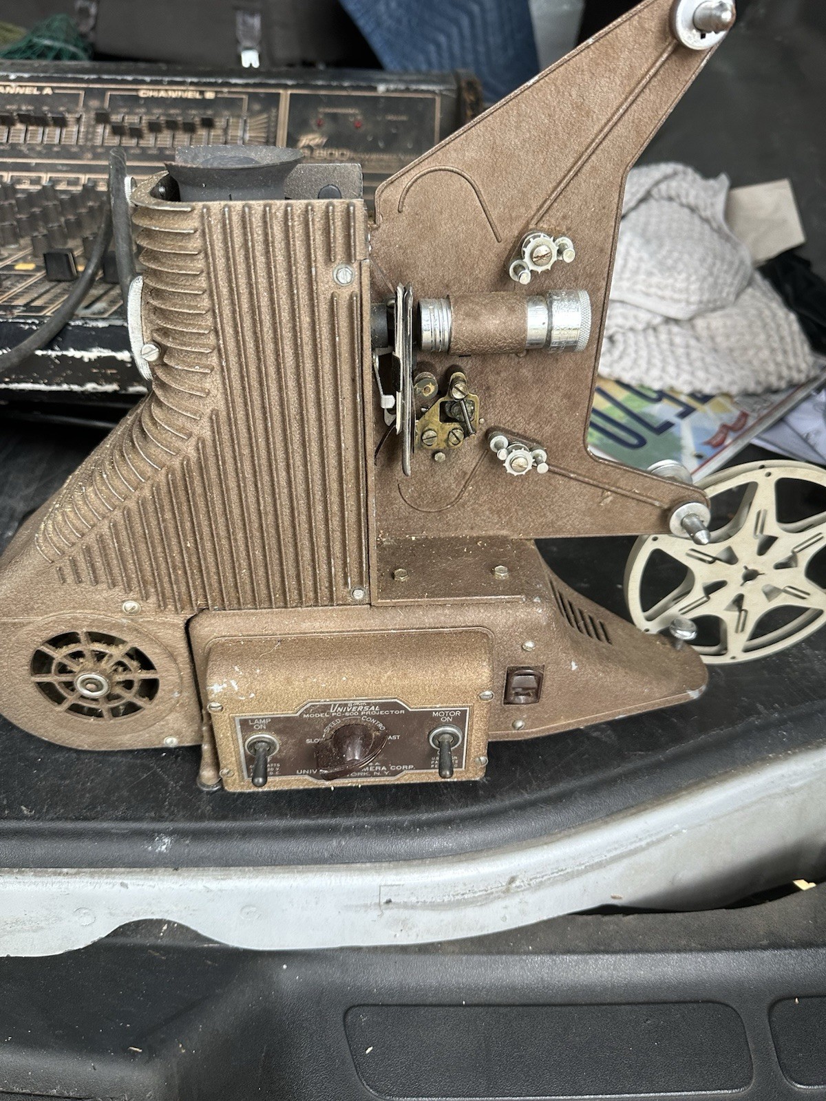 Universal Model PC-500 8mm Film Variable Speed Movie Projector Untested