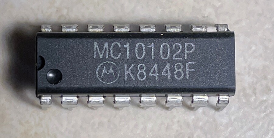 Motorola MC10102P Quad 2 Input NOR Gate - NOS