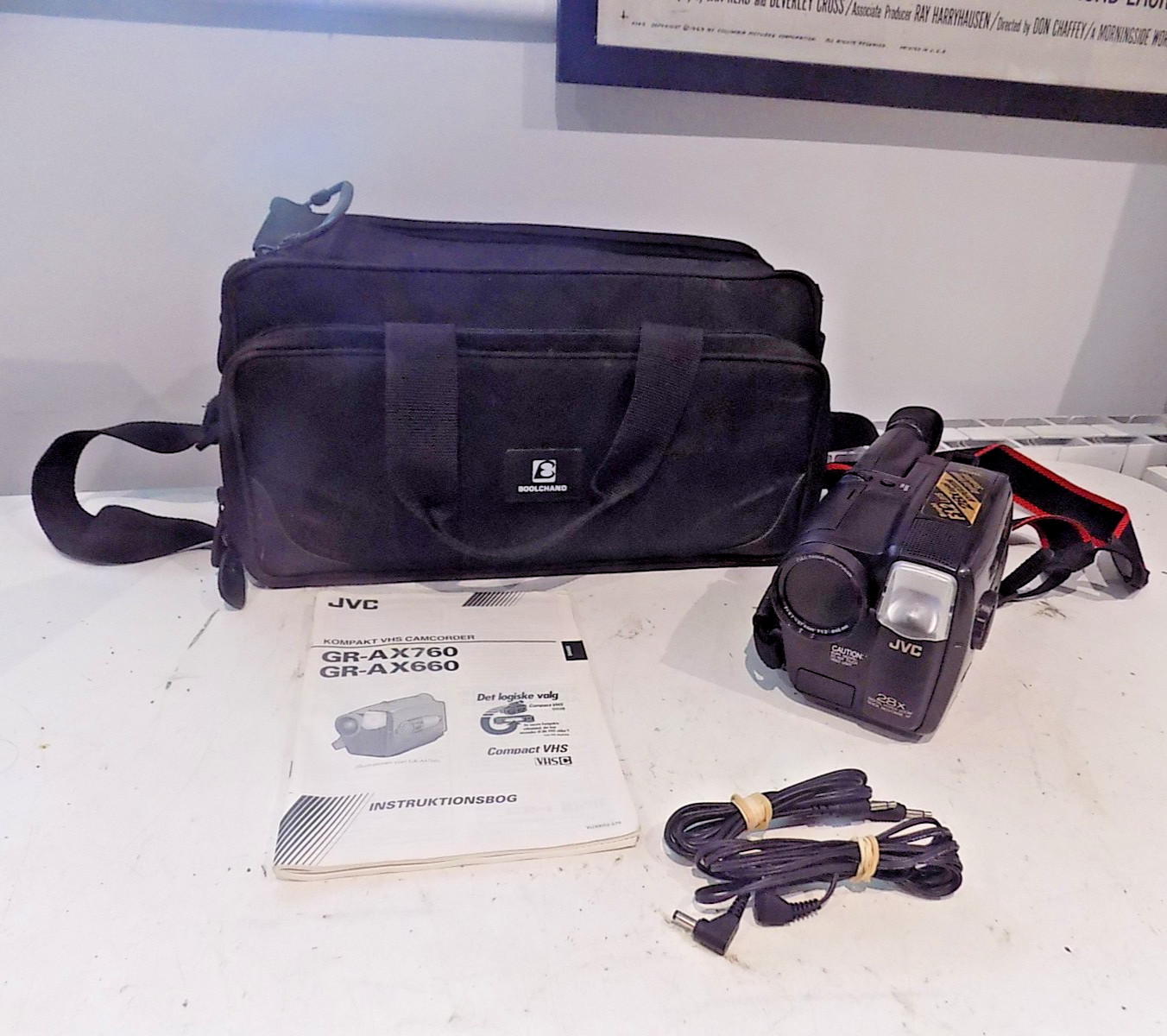 JVC Video Movie GR-AX760 VHSC Camcorder in Carry Case UNTESTED SPARES/PARTS
