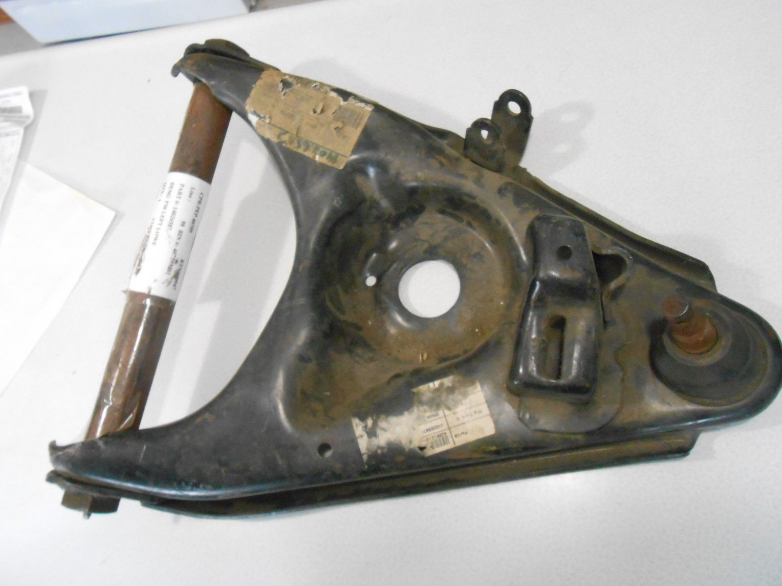 New Arm Steering Knuckle Lower Left 14026587 Gm Chevt R20
