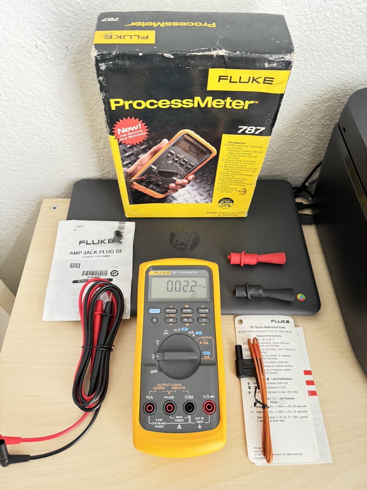 FLUKE 787 PROCESSMETER W/ BOX MANUALS & LEADS SHIPS FAST FREE SHIPPING