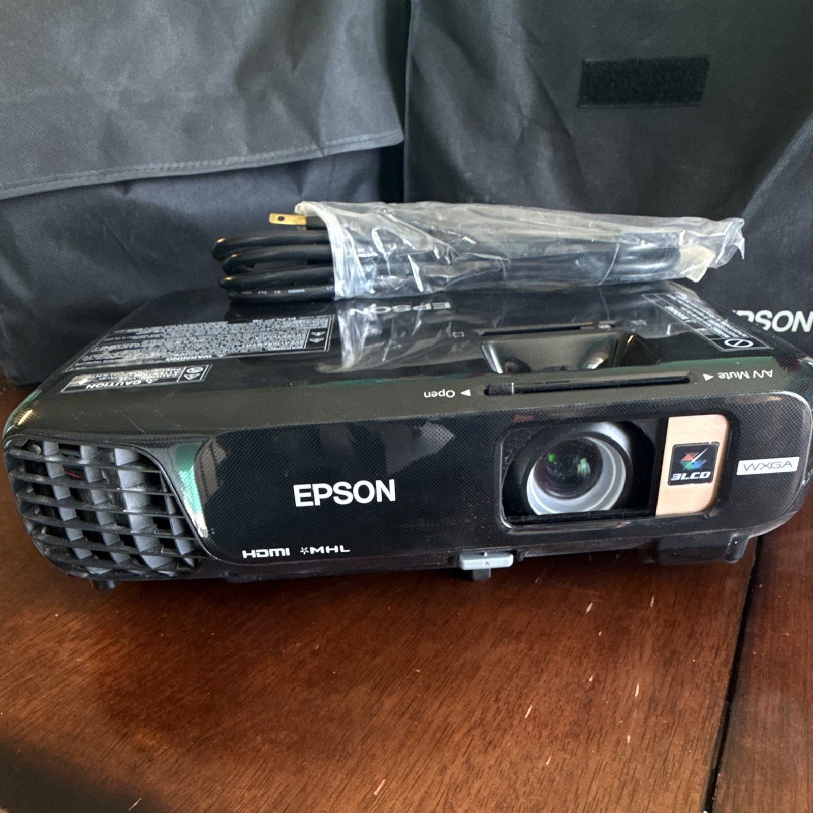 Epson EX7235 LCD Multimedia Projector 3000 Lumens HDMI MHL w/ Remote Bag