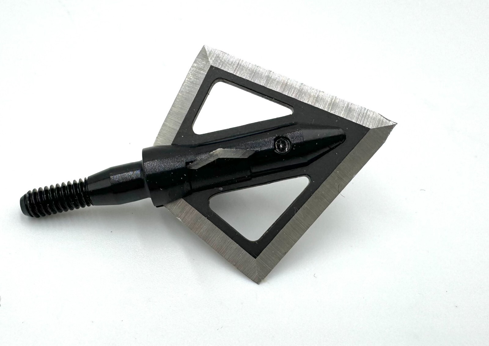 Magnus Black Hornet 4 Blade Broadheads - 100 Gr, 125 Gr & 150 Gr - Pack of 3