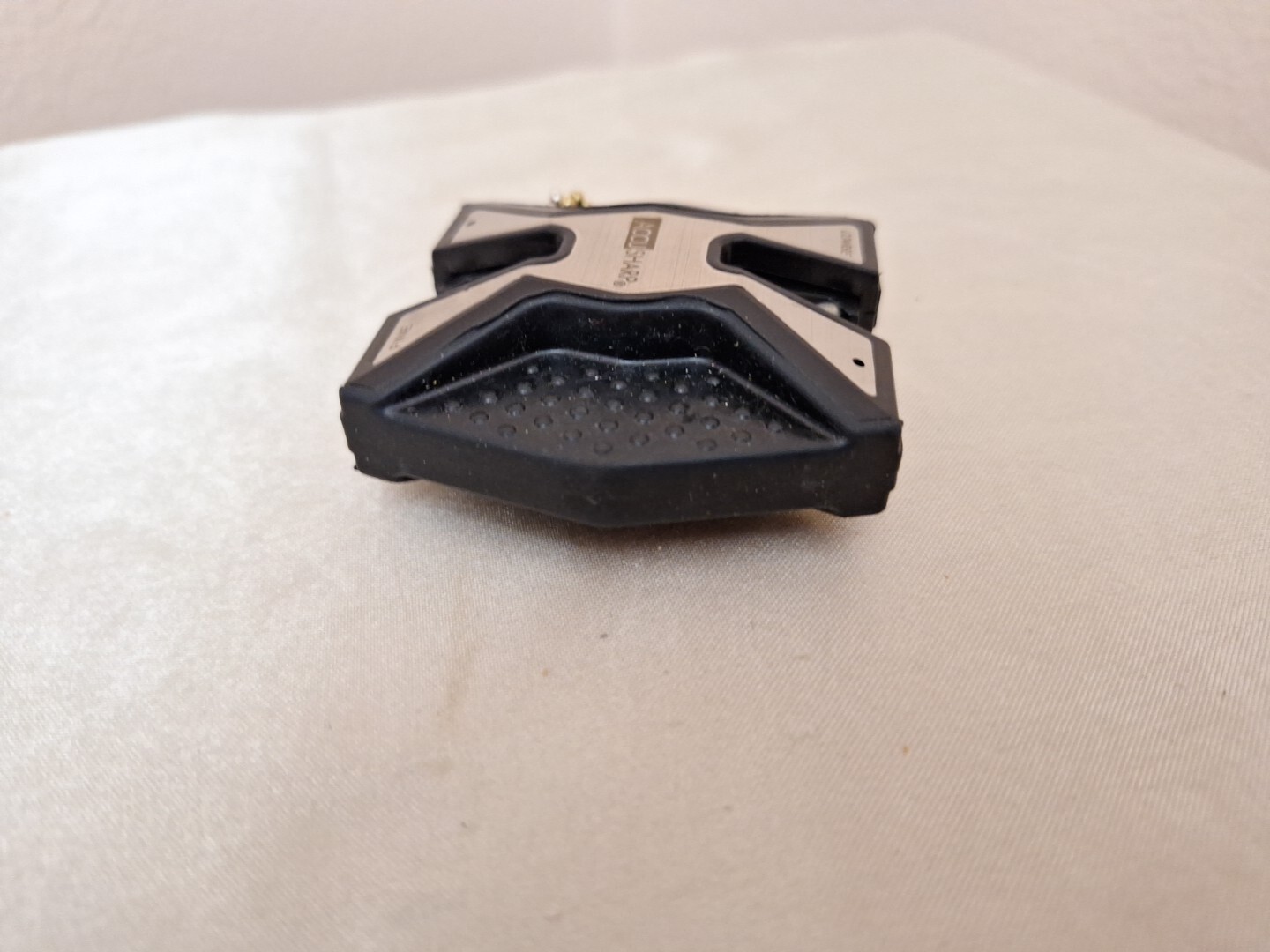 Accu Sharp Diamond PRO 2-Step Knife Sharpener Flip Side Consists TwoCeramic Rods