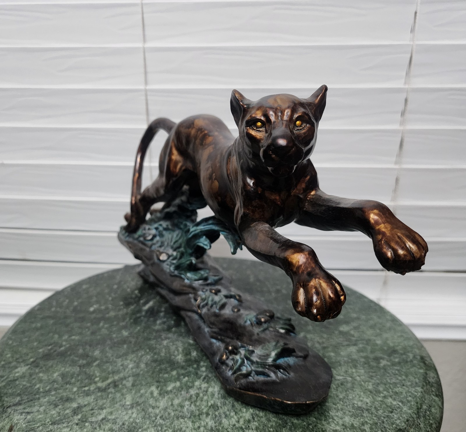 Elegant Panther Statue – Bronze Finish Home Decor