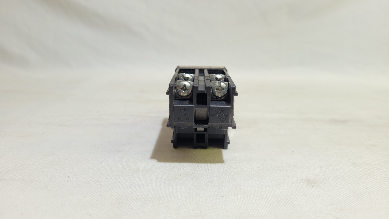 MARUYASU A22FTG10010 Push Button Switch, Green Light