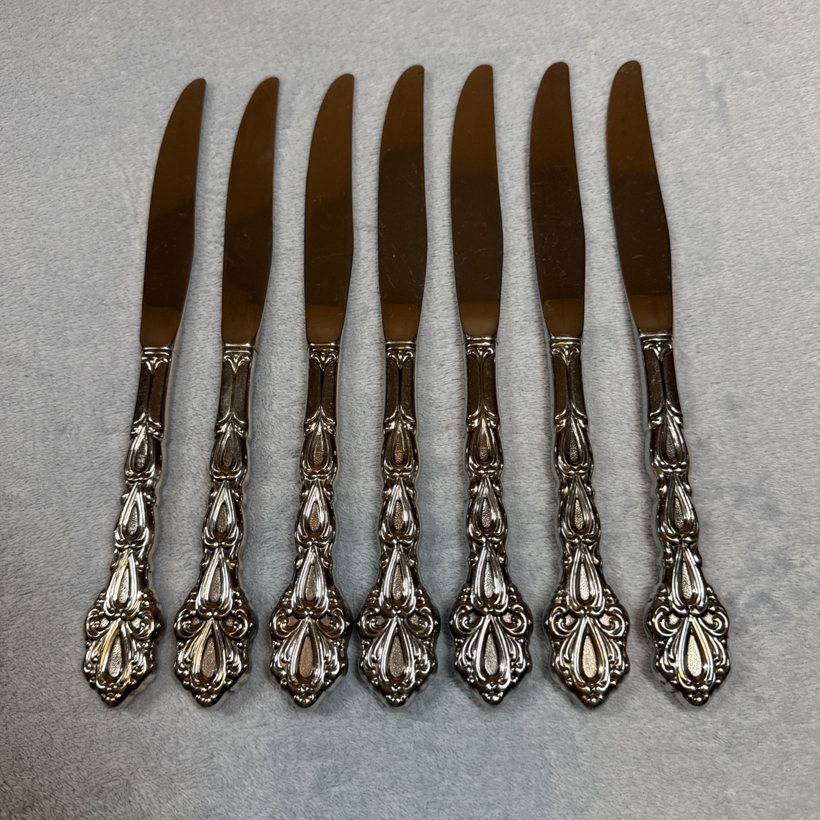 Oneida Chandelier Set of 7 Solid Table Knives Community Stainless Flatware MCM