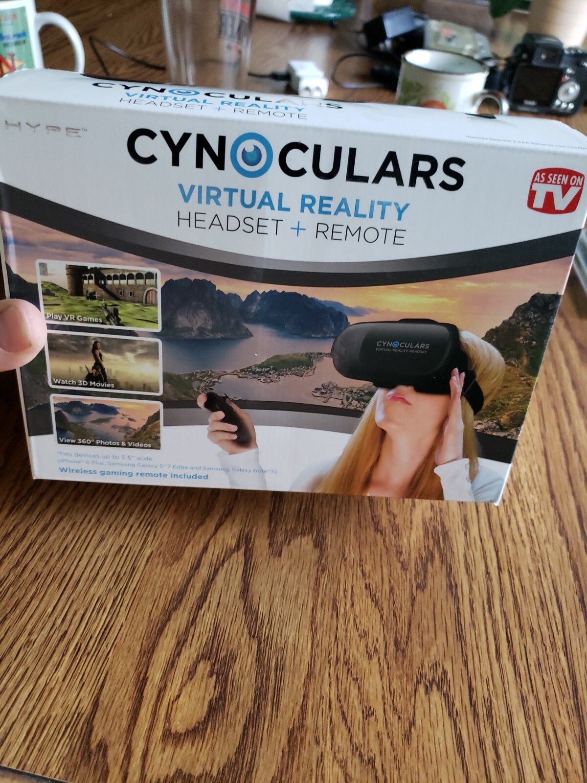 CYNOCULARS Virtual Reality Headset & Remote in very good condition