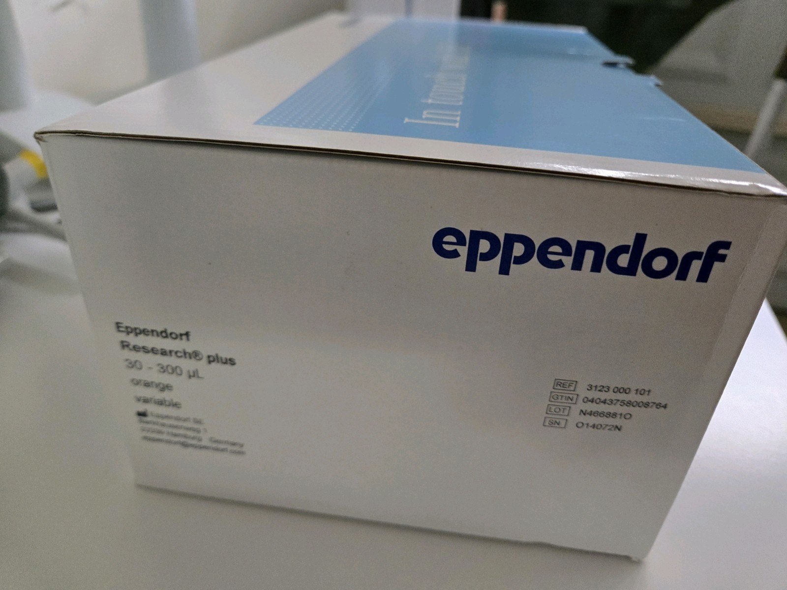 Eppendorf Research Plus 30-300uL Adjustable Pipette Pipetor NIB