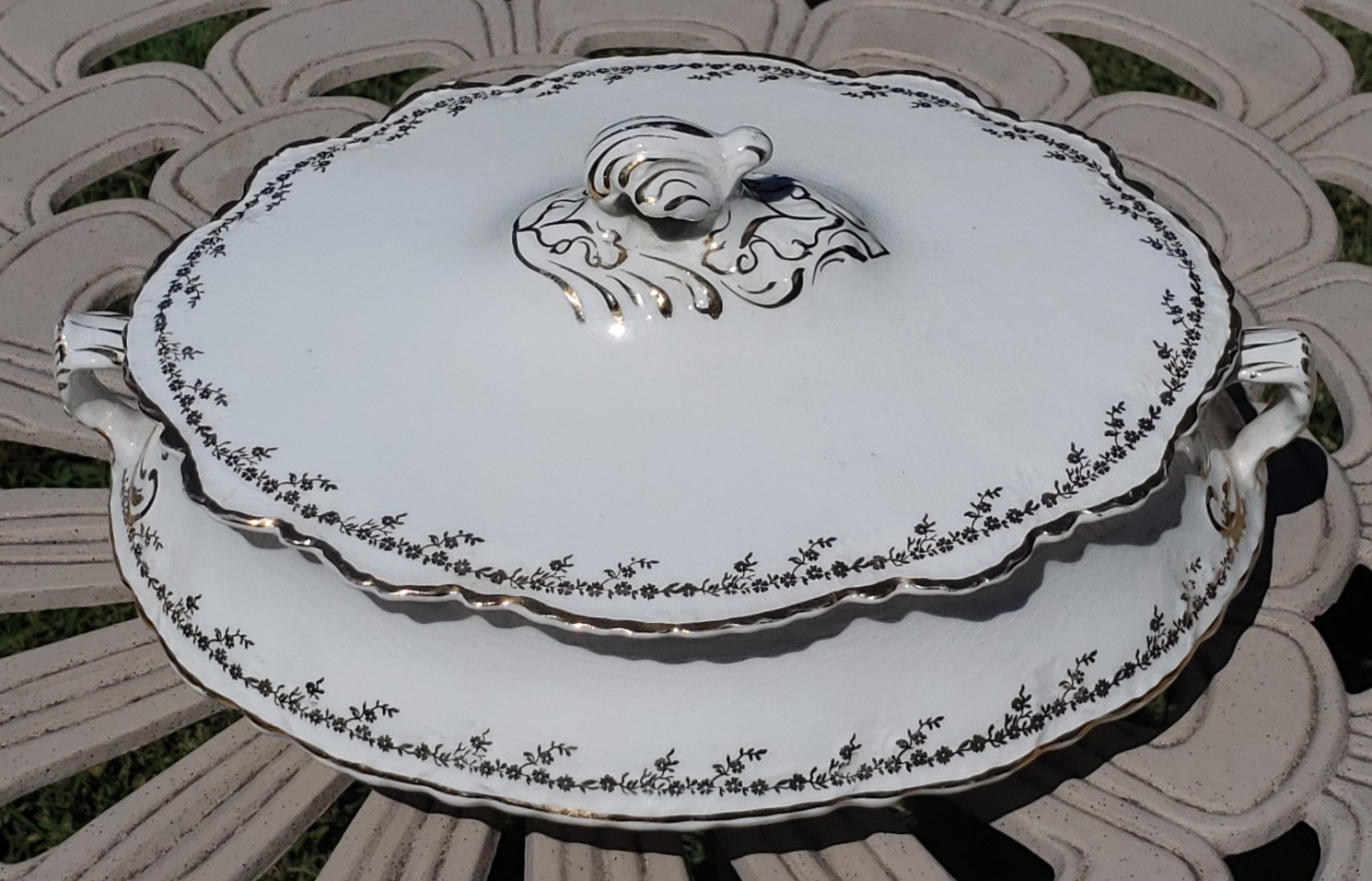 Homer Laughlin Gold Floral Spray Band H111 Oval Covered Vegetable Dish