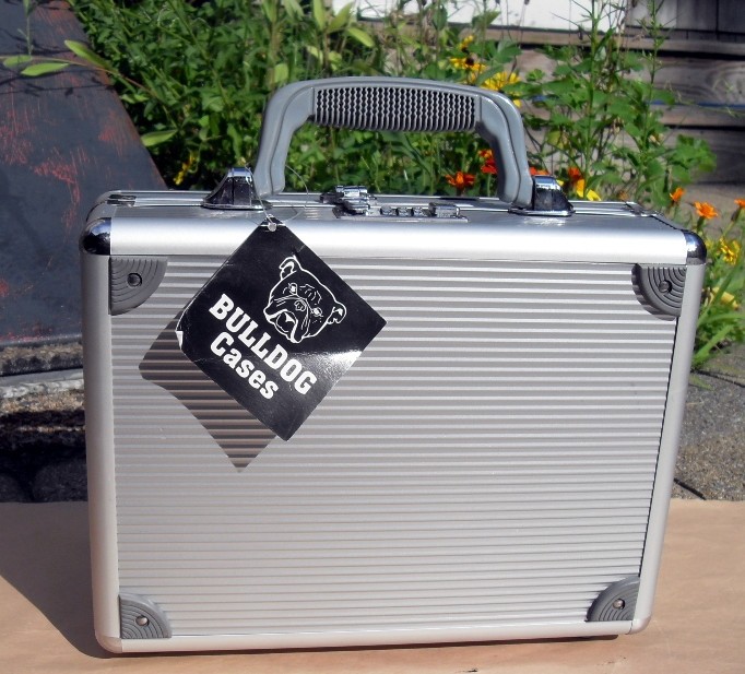 Bulldog BD-550 12" x 9" x 4" All Metal Locking Hard Sided Gun Case / Pistol Case