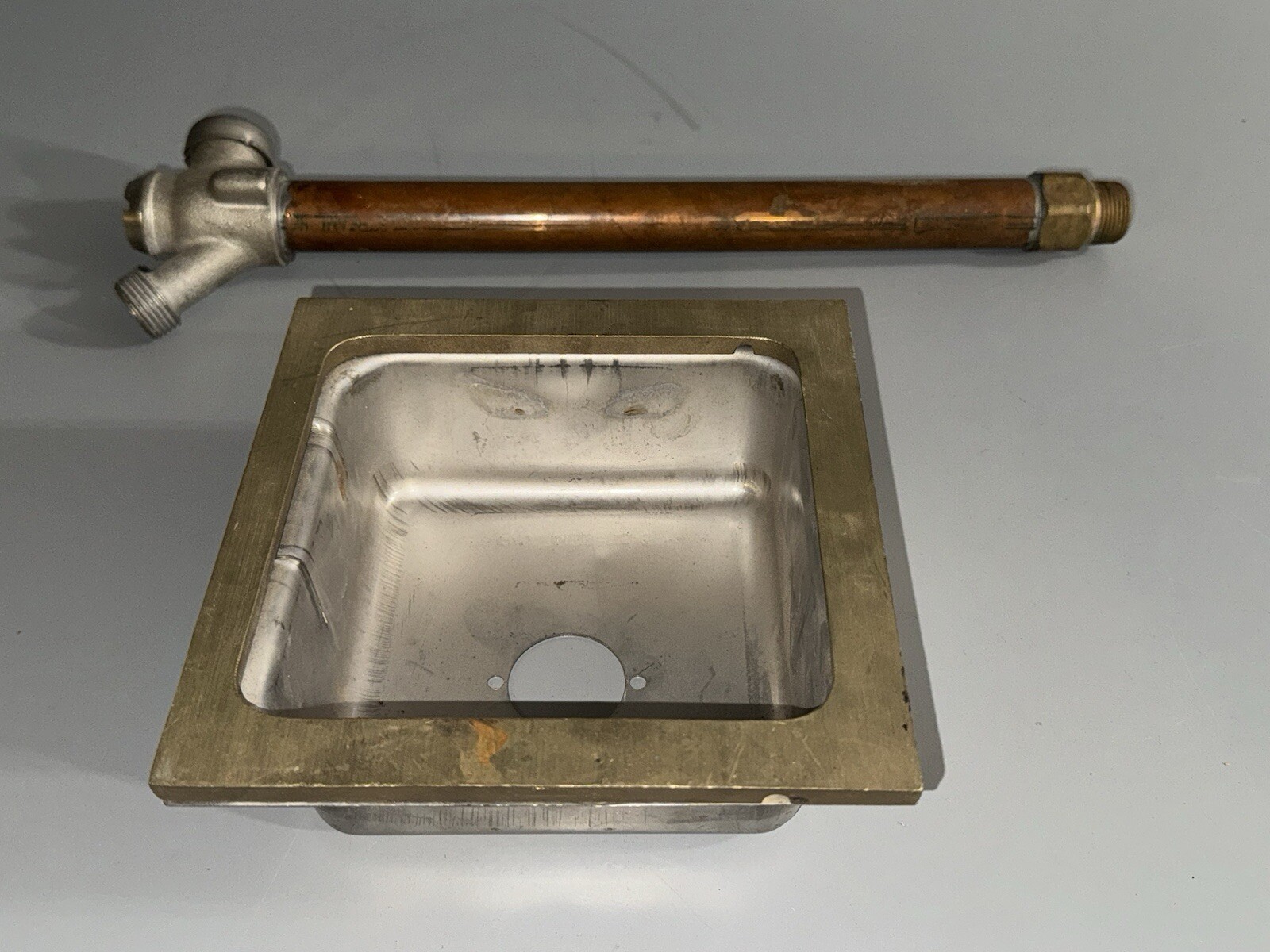 Jay R Smith Wall hydrant Box 75128-80-5 with Brass Spout