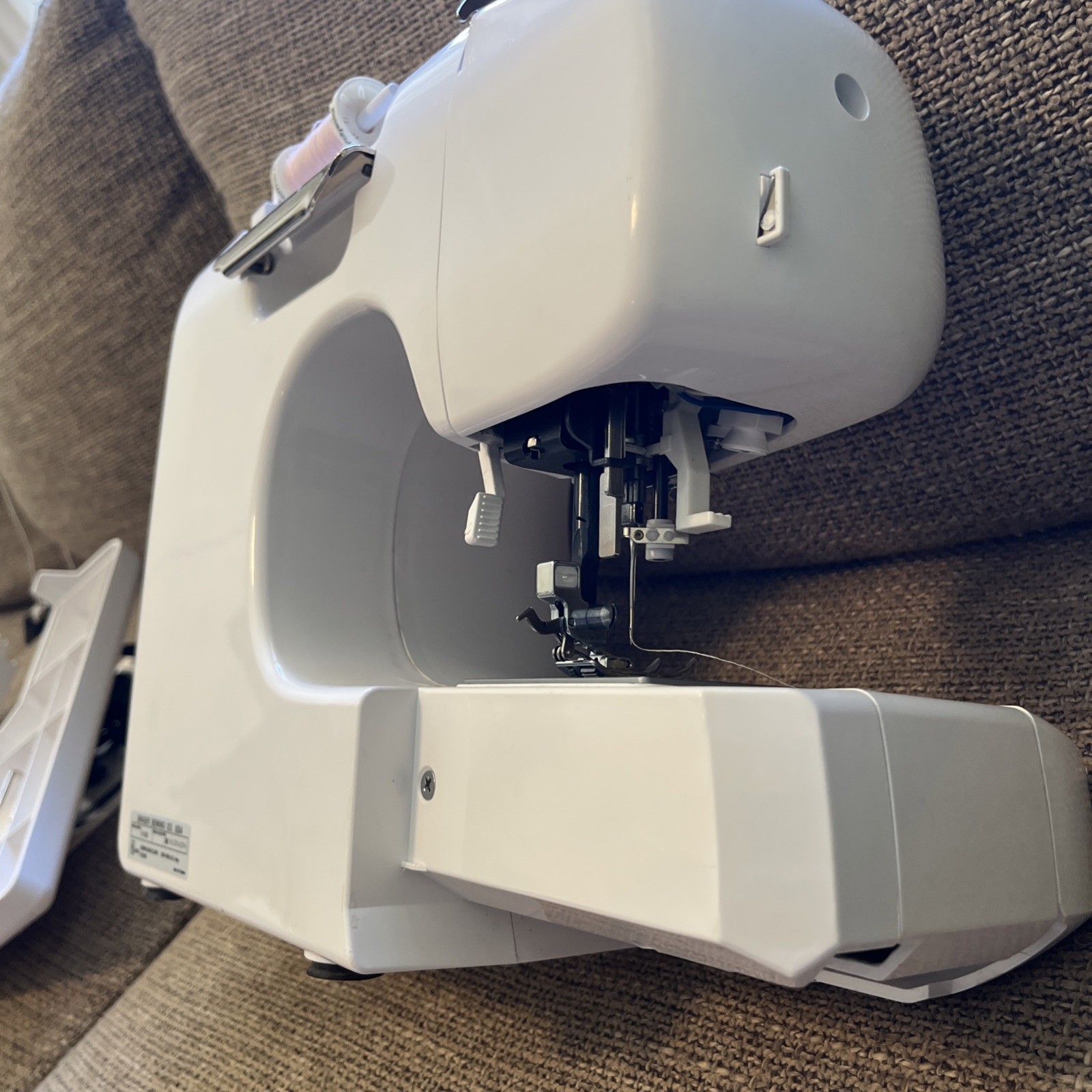 Singer Sewing Machine 4166 White Electronic Control With Accessories ￼