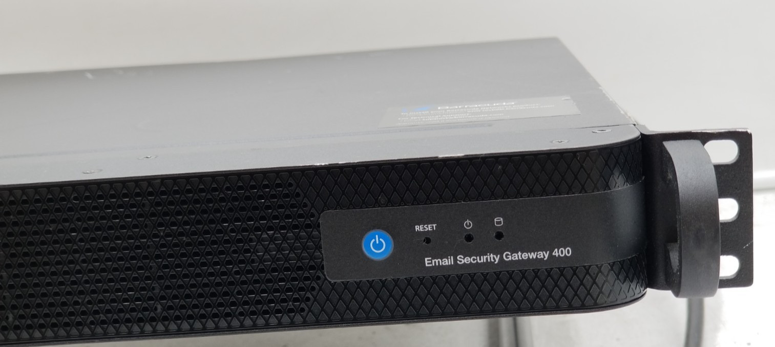 Barracuda BSF400a Email Security Gateway 400 BNHW001 NO HDD