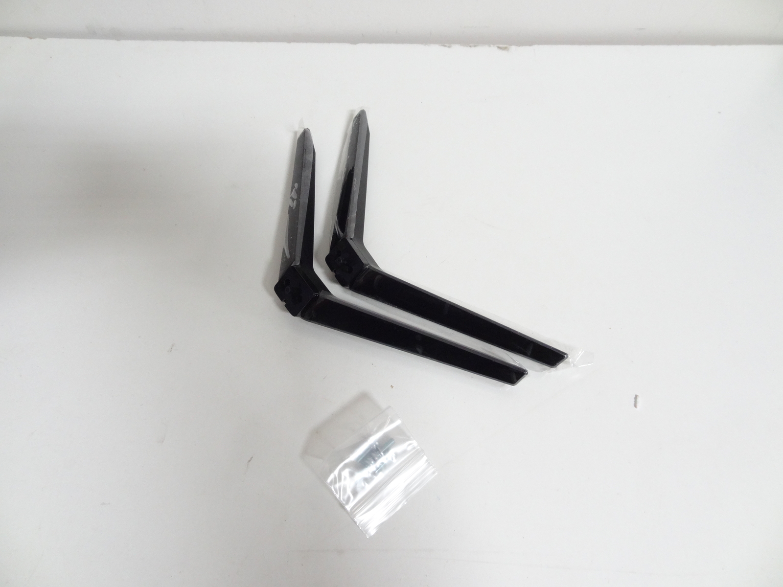 JVC LT-49MAW598 LT-50MAW595A Stand Legs W/Screws