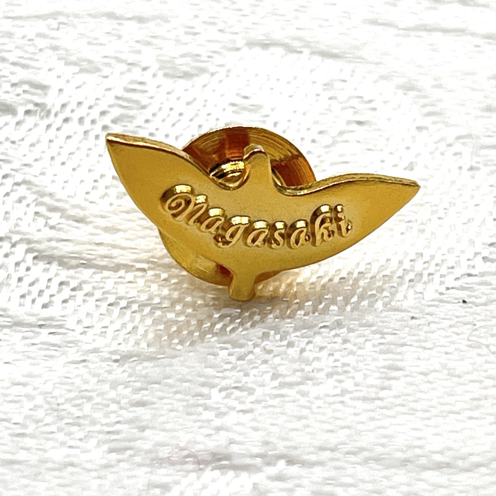Japan Nagasaki Atomic Bomb Museum Dove Peace Souvenir Pin Gold Tone