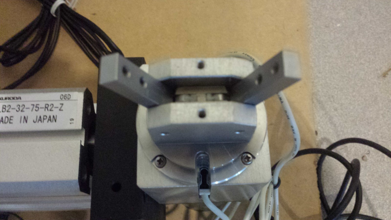 NEW Parker Kuroda Pneumatic Rotary Finger Gripper With Encoder