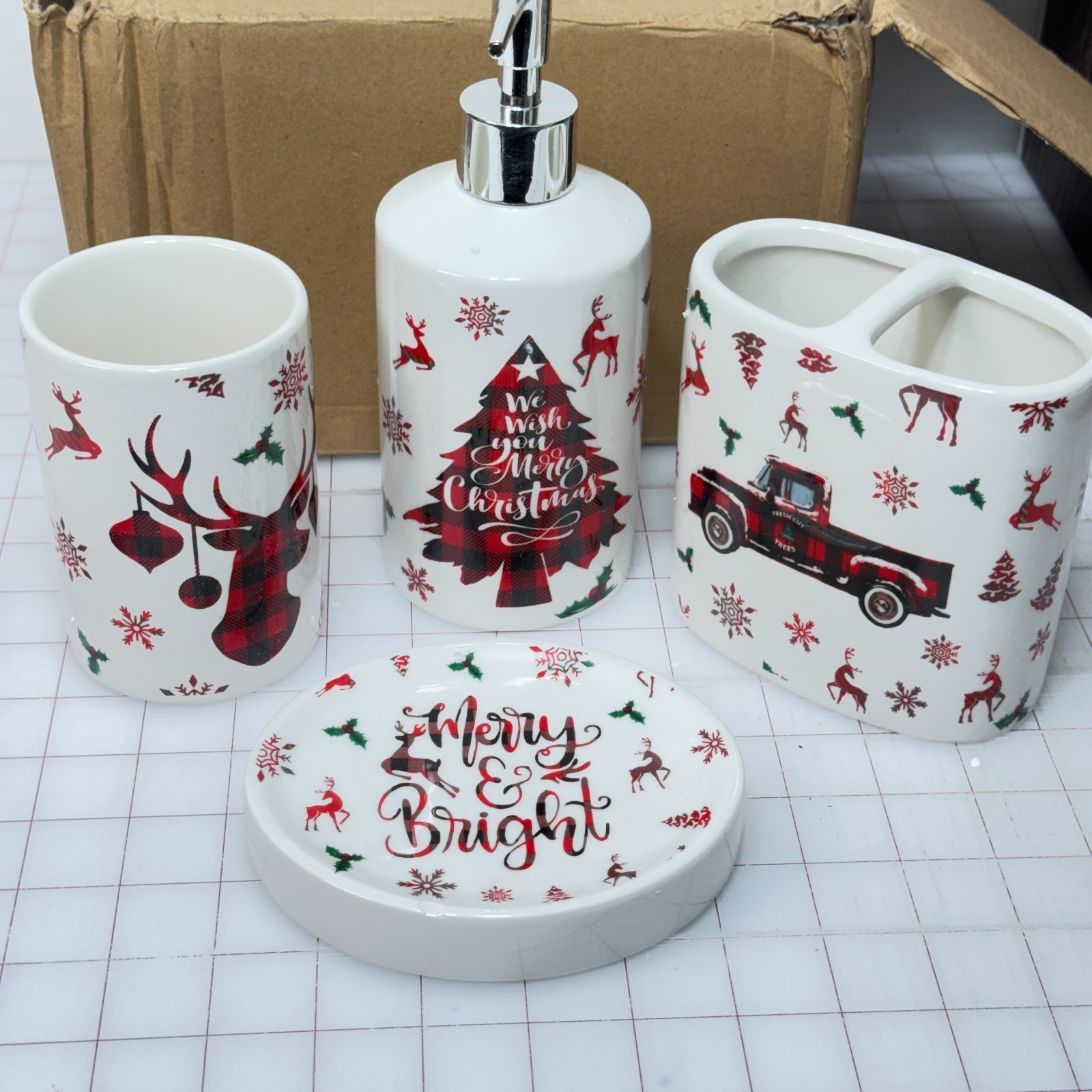 Ceramic Christmas Bathroom Accessories Set, 4-Piece in White,Red,Green