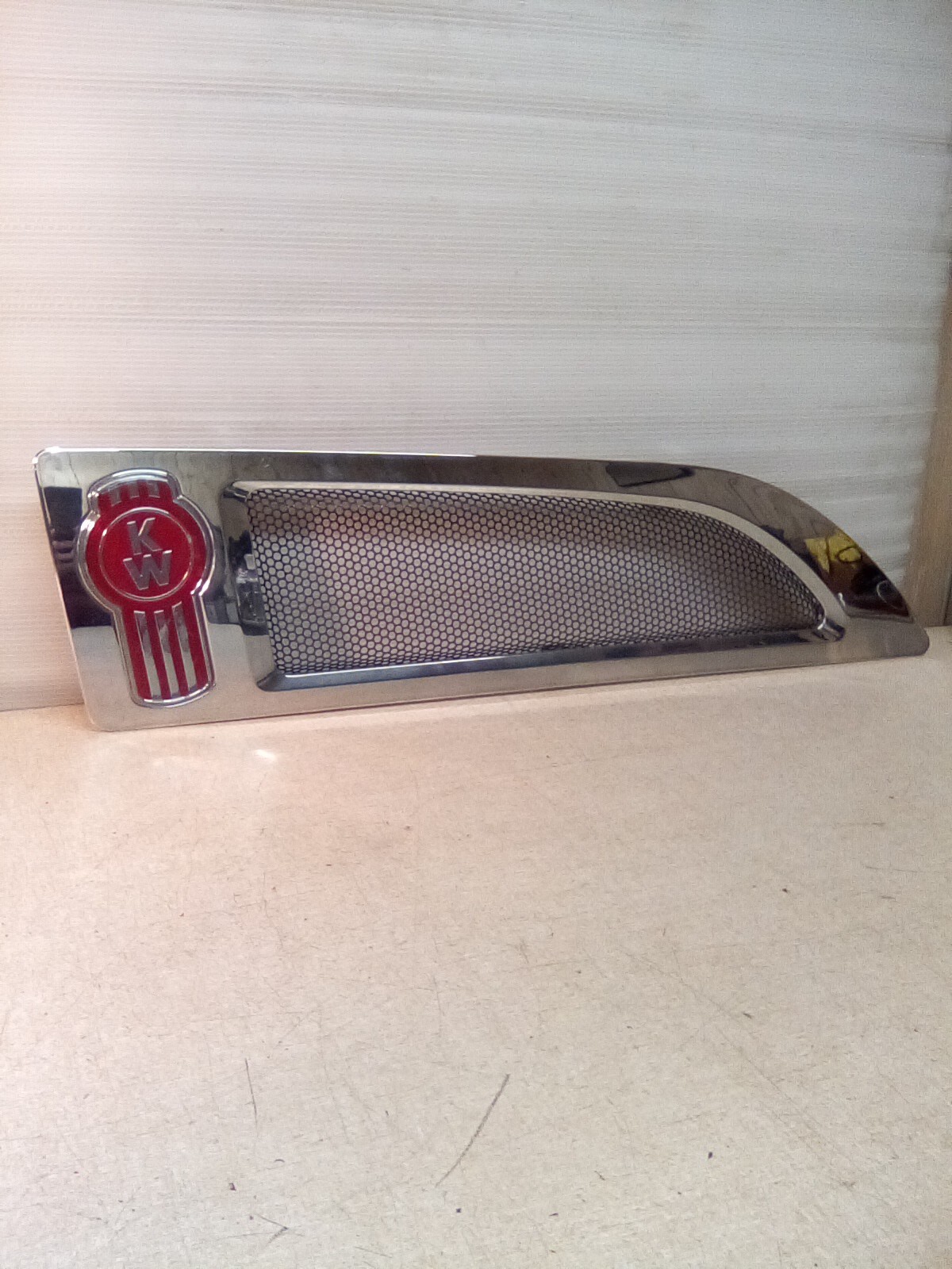 Kenworth L46-6054R Right Hand Hood Intake Screen Assembly