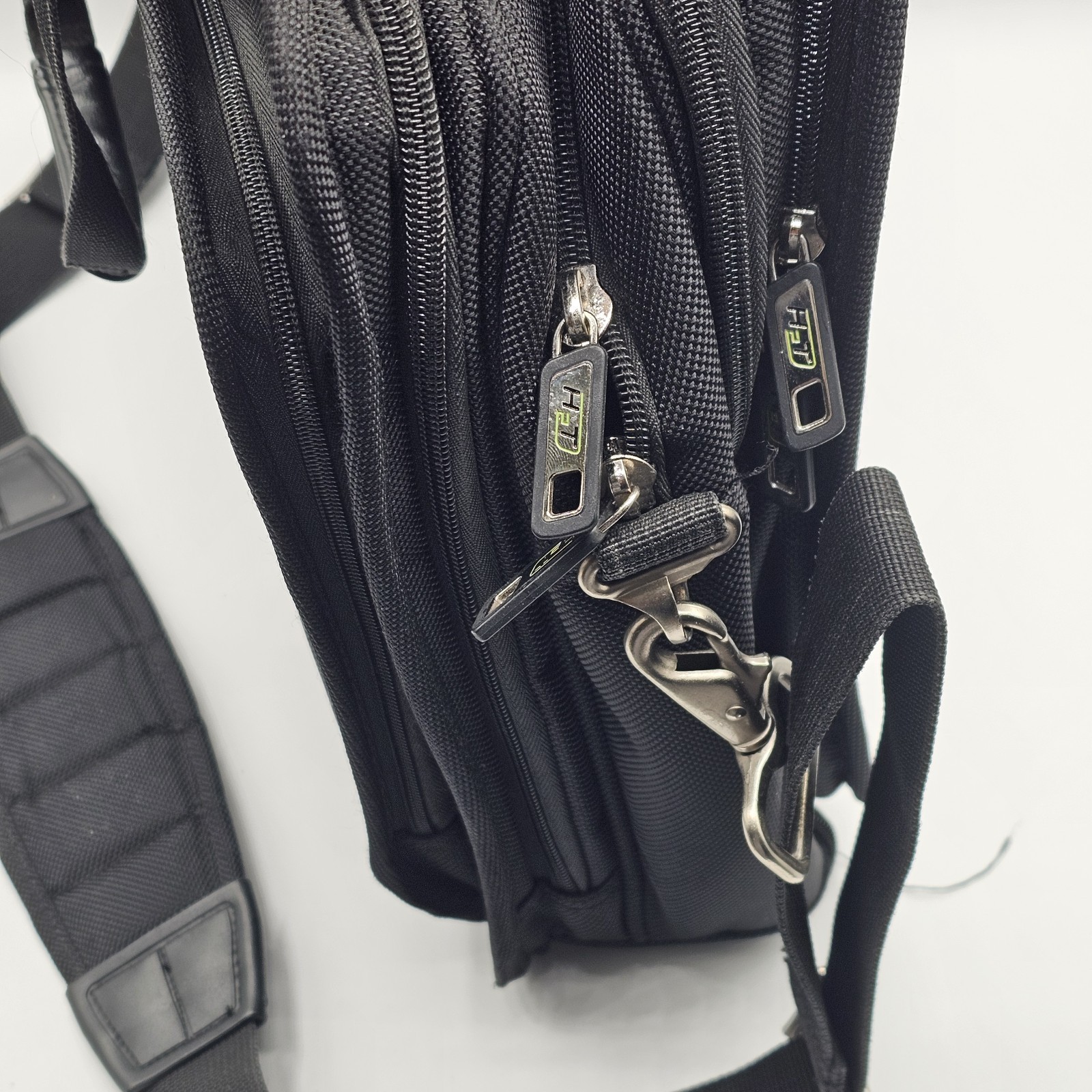 H2T AirShell Laptop Bag Black Shoulder Strap TSA Friendly Multi-Compartment...