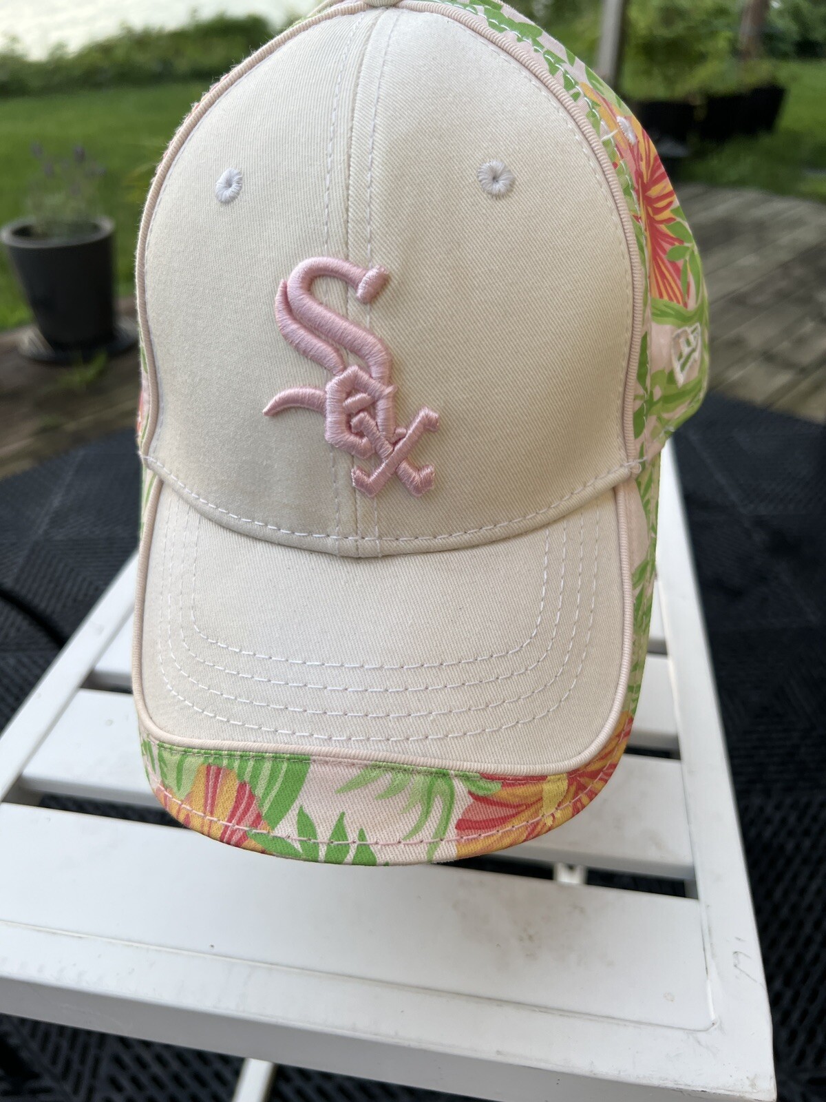 New Era Fits Women's White Sox Hat. Floral Print/ Cream Pink Embroidery, EUC