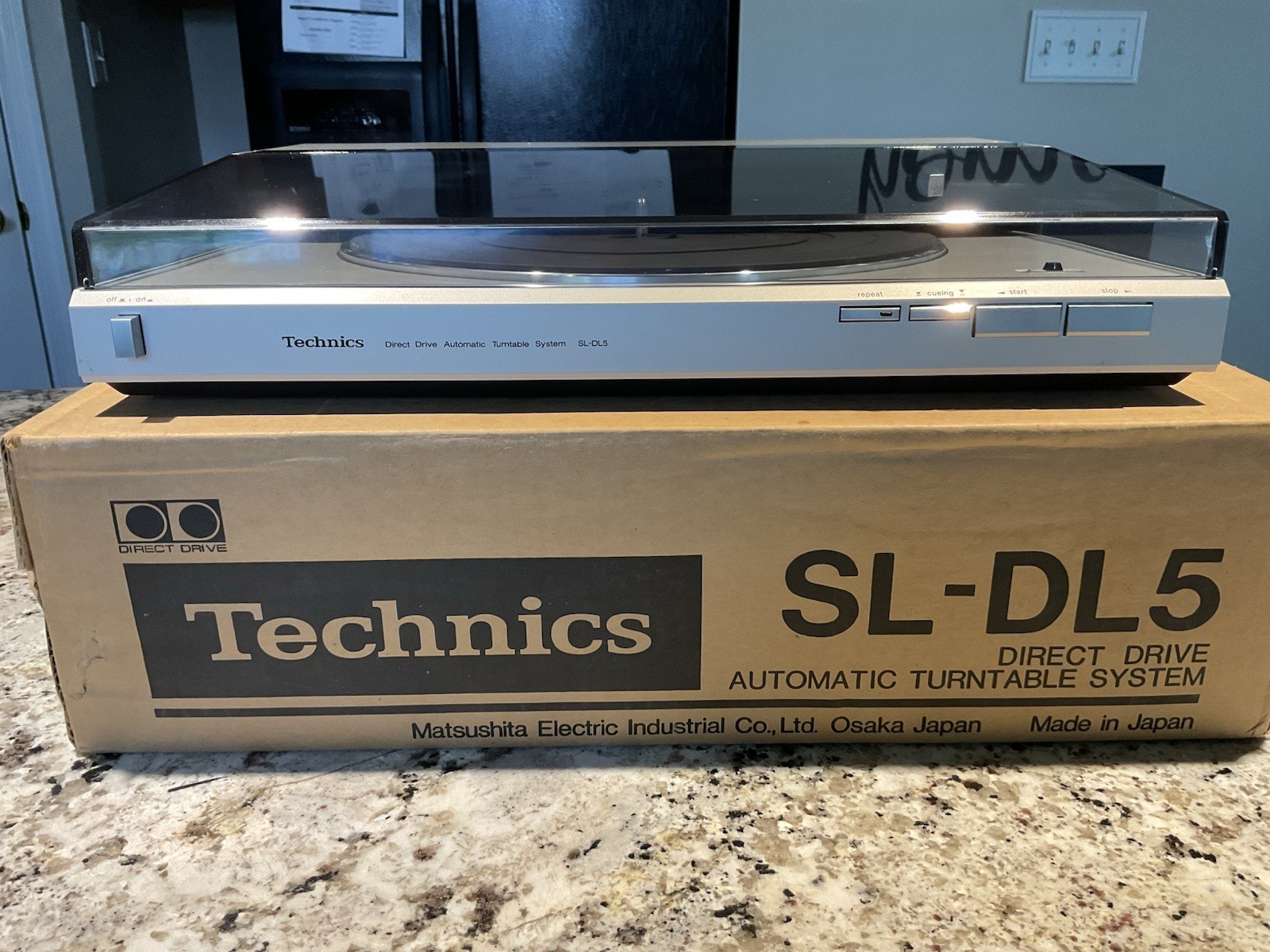 Technics Direct Drive Automatic Linear Tracking Turntable System SL-DL5