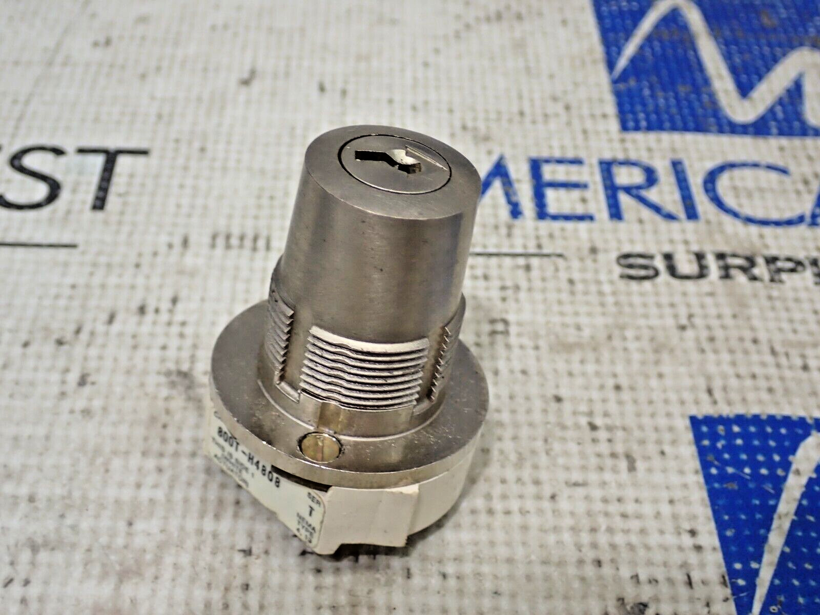Allen Bradley 800T-H4808 2 Postion Keyed selector switch (no Key)