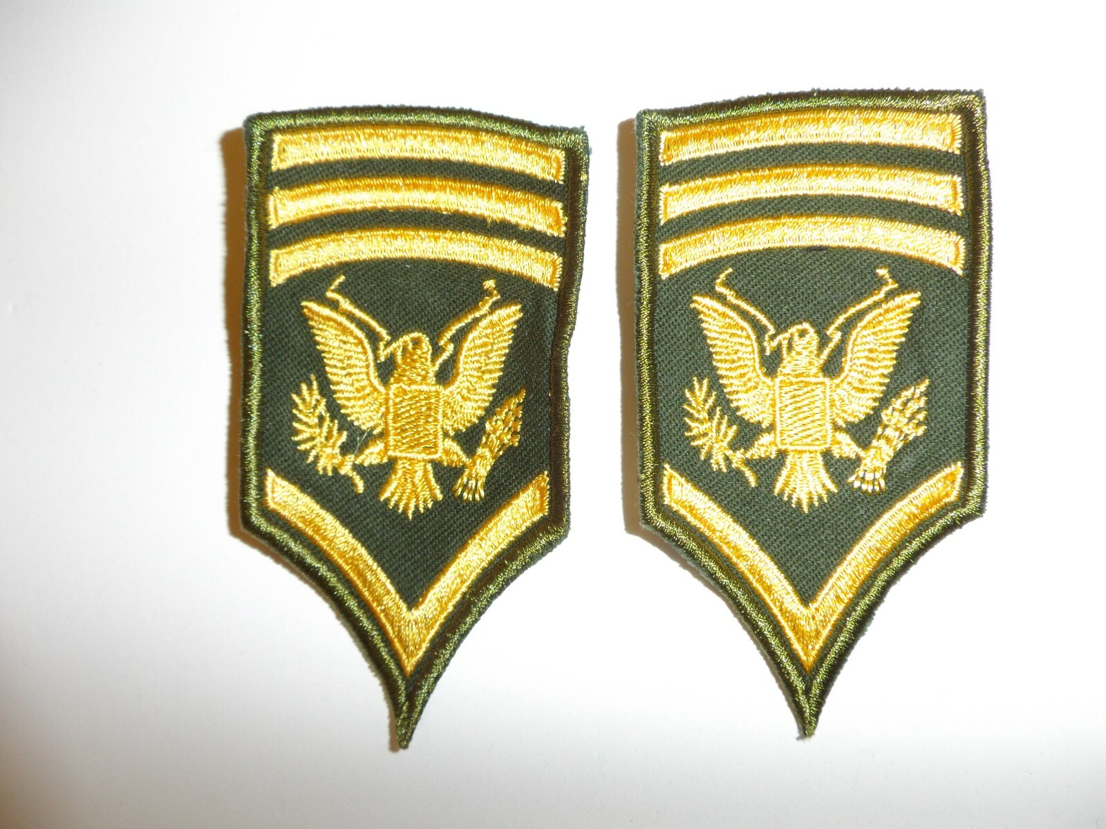 e3927p 1959-65 Female US Army Rank Chevron Specialist SP-8 AG44 pr 2 inch IR15C