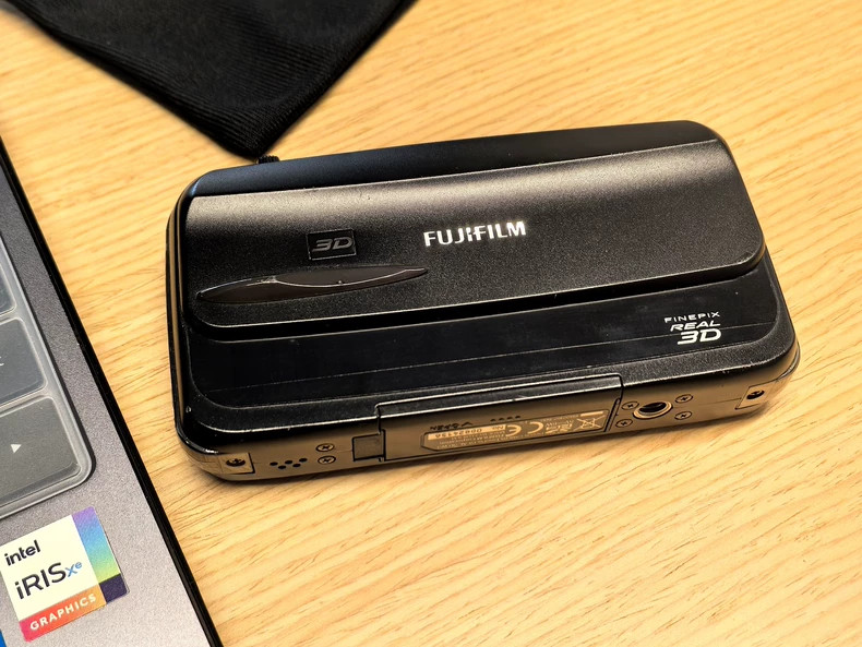 Fujifilm FinePix Real 3D W3 10MP Digital Camera with 3X Optical Zoom-Black